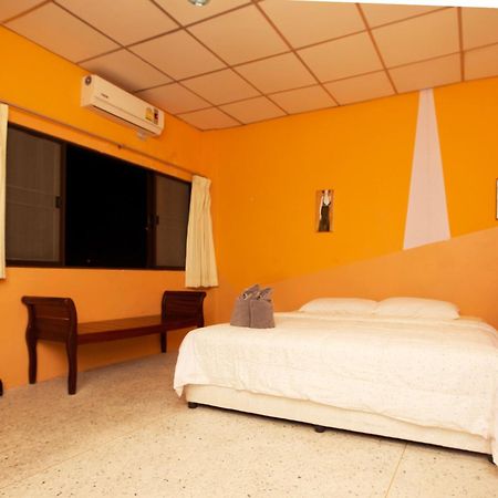 Holiday Phangan - Hostel & Bar ท้องศาลา ภายนอก รูปภาพ