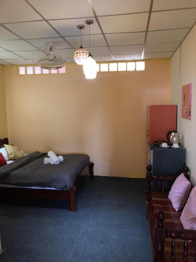 Holiday Phangan - Hostel & Bar ท้องศาลา ภายนอก รูปภาพ