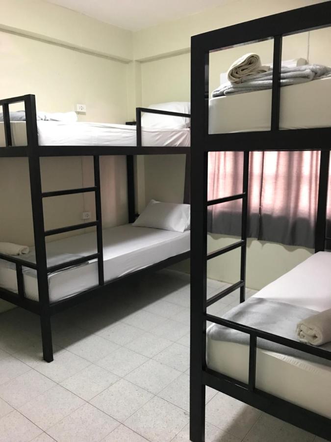 Holiday Phangan - Hostel & Bar ท้องศาลา ภายนอก รูปภาพ