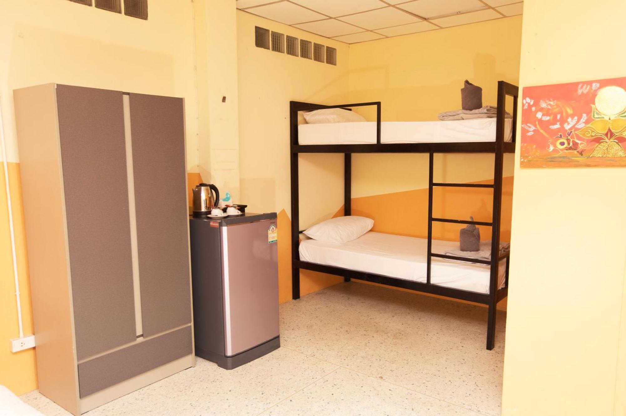 Holiday Phangan - Hostel & Bar ท้องศาลา ภายนอก รูปภาพ