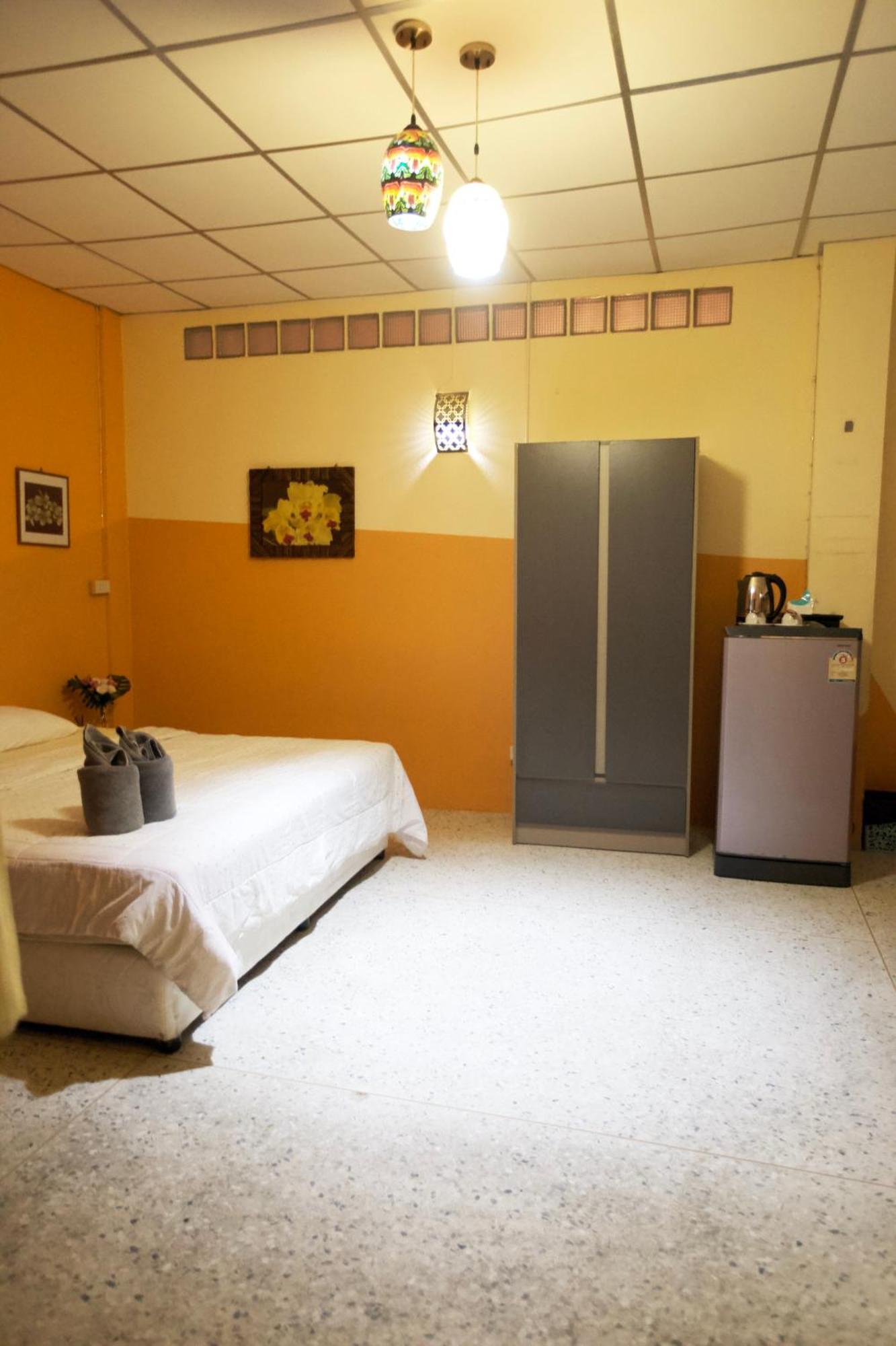 Holiday Phangan - Hostel & Bar ท้องศาลา ภายนอก รูปภาพ