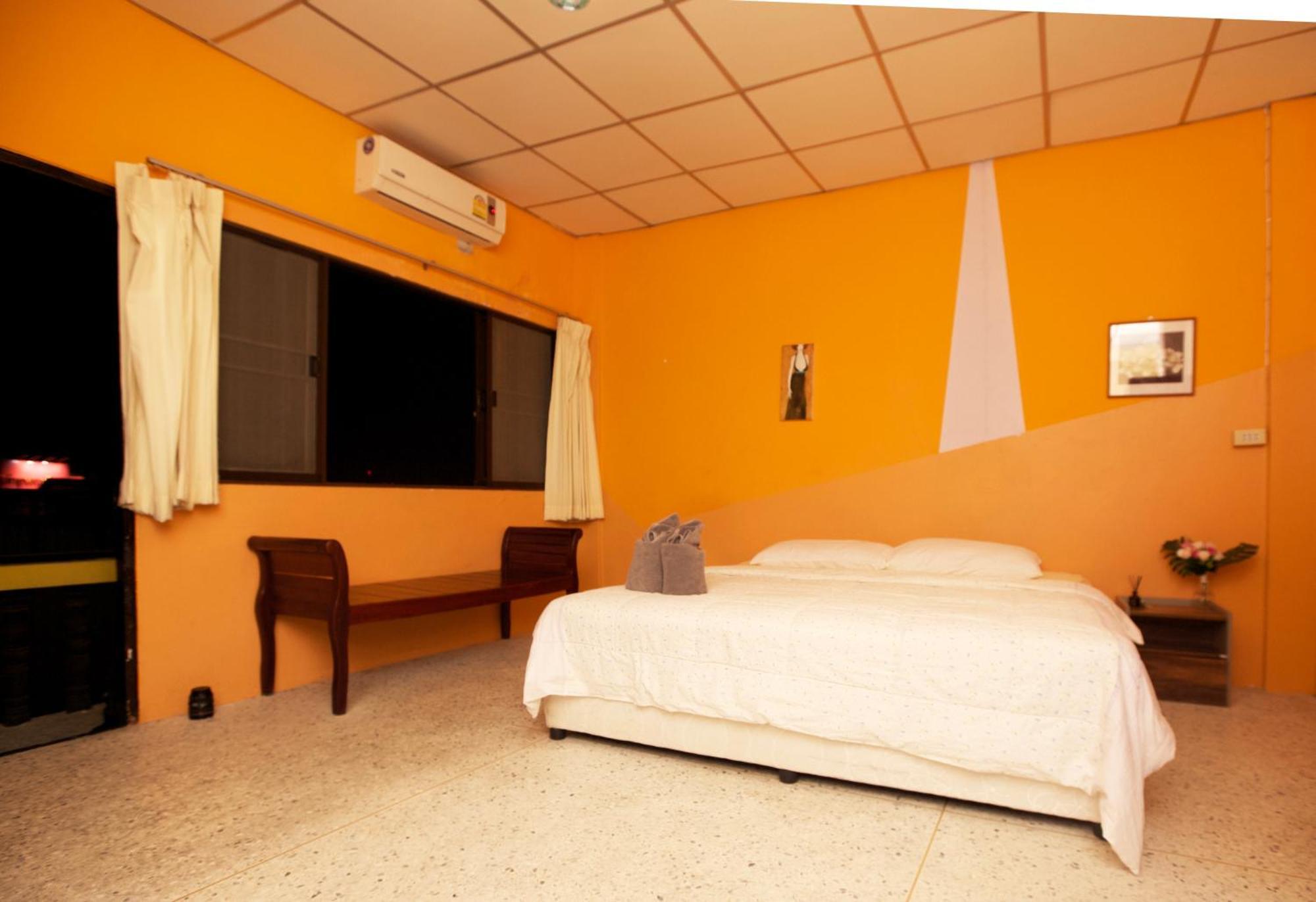 Holiday Phangan - Hostel & Bar ท้องศาลา ภายนอก รูปภาพ