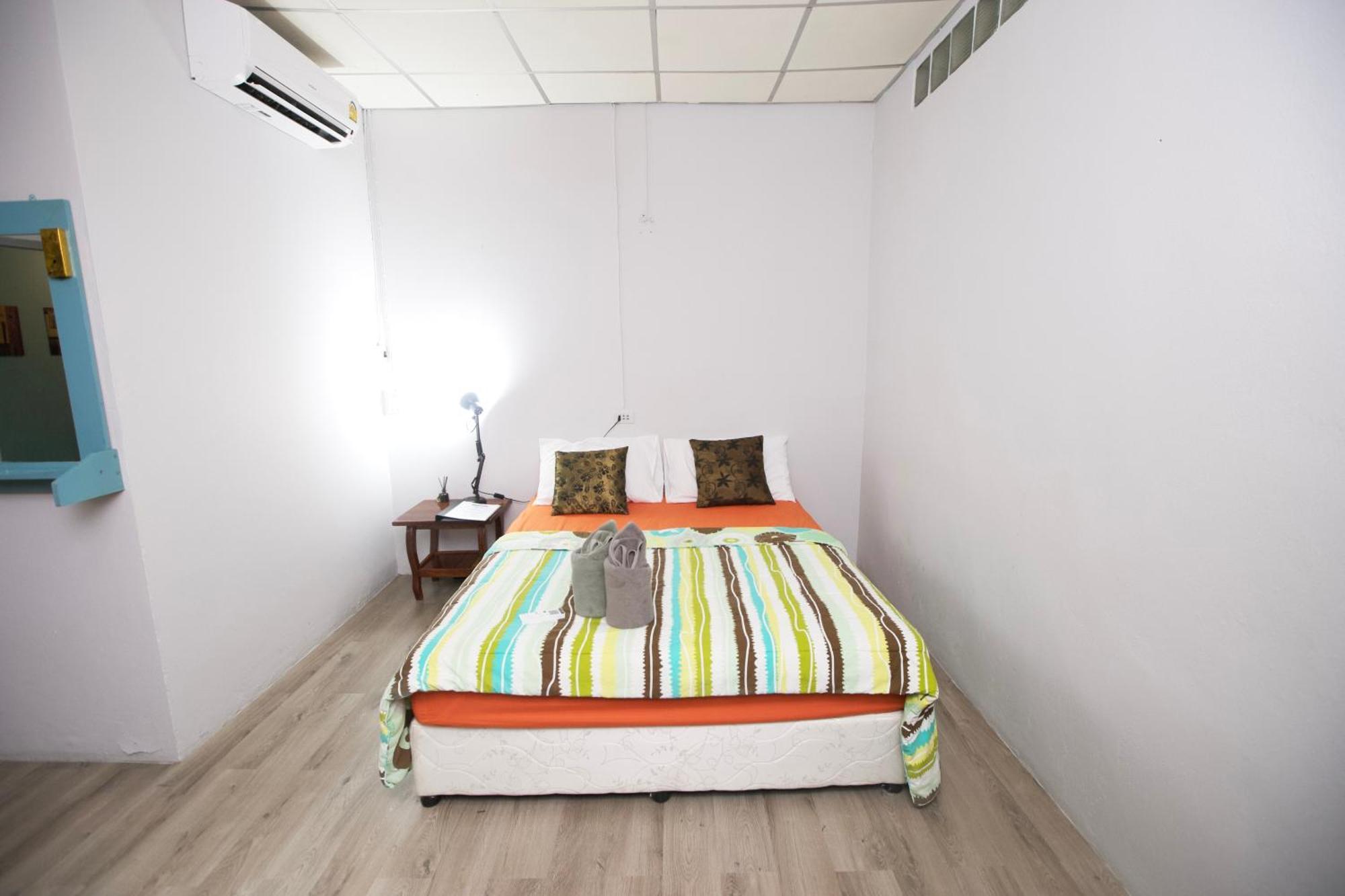 Holiday Phangan - Hostel & Bar ท้องศาลา ภายนอก รูปภาพ