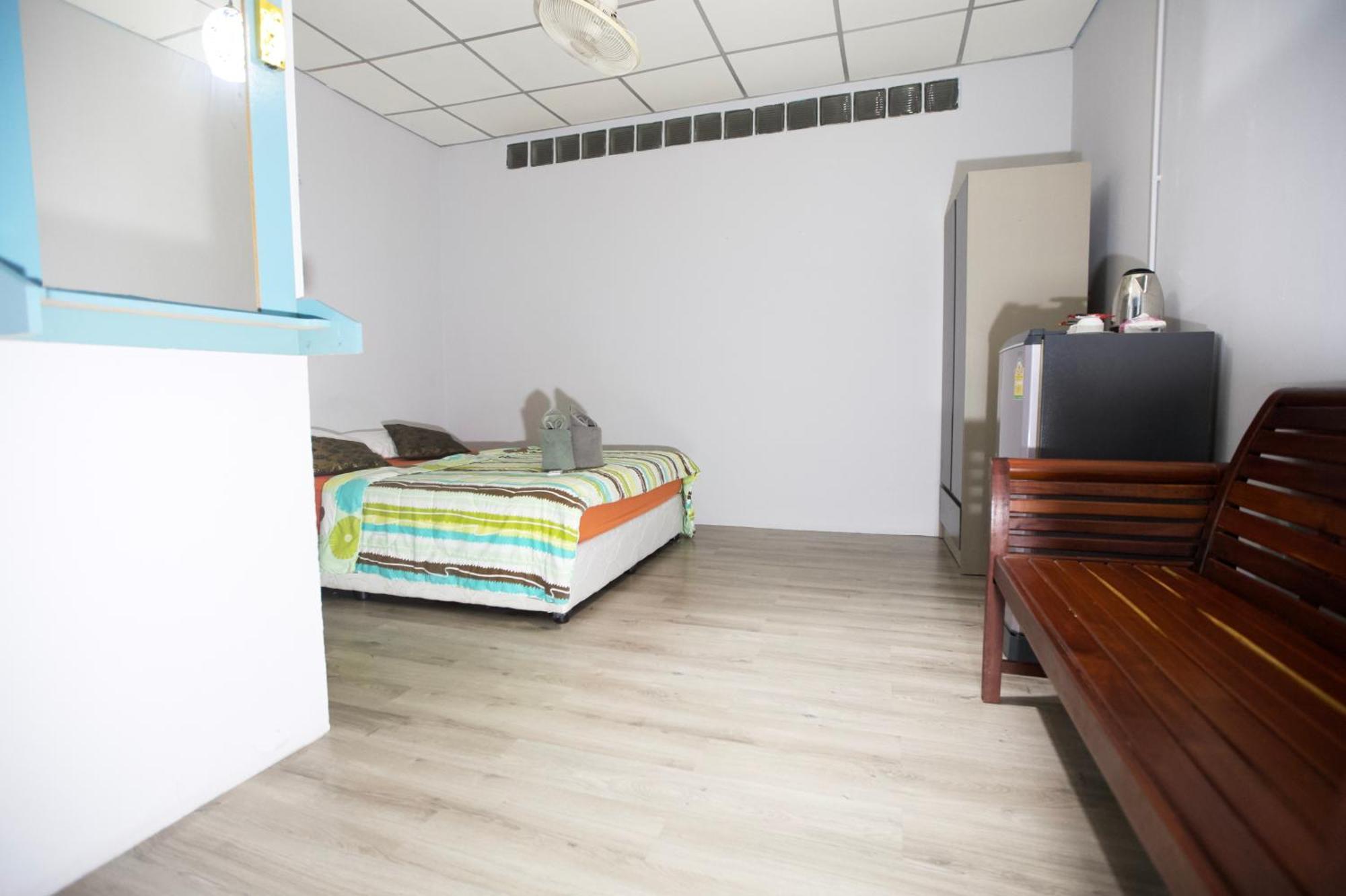 Holiday Phangan - Hostel & Bar ท้องศาลา ภายนอก รูปภาพ