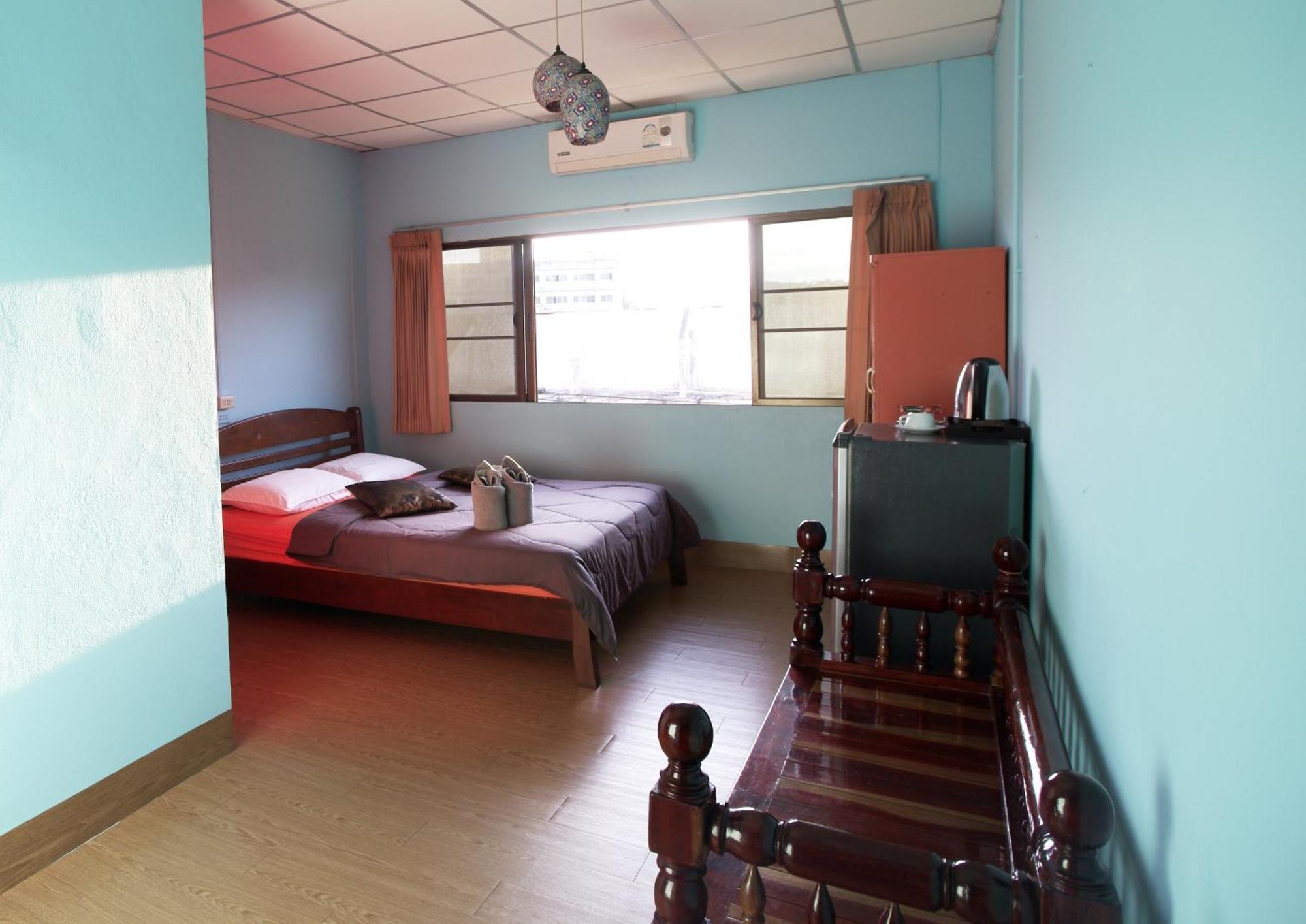 Holiday Phangan - Hostel & Bar ท้องศาลา ภายนอก รูปภาพ