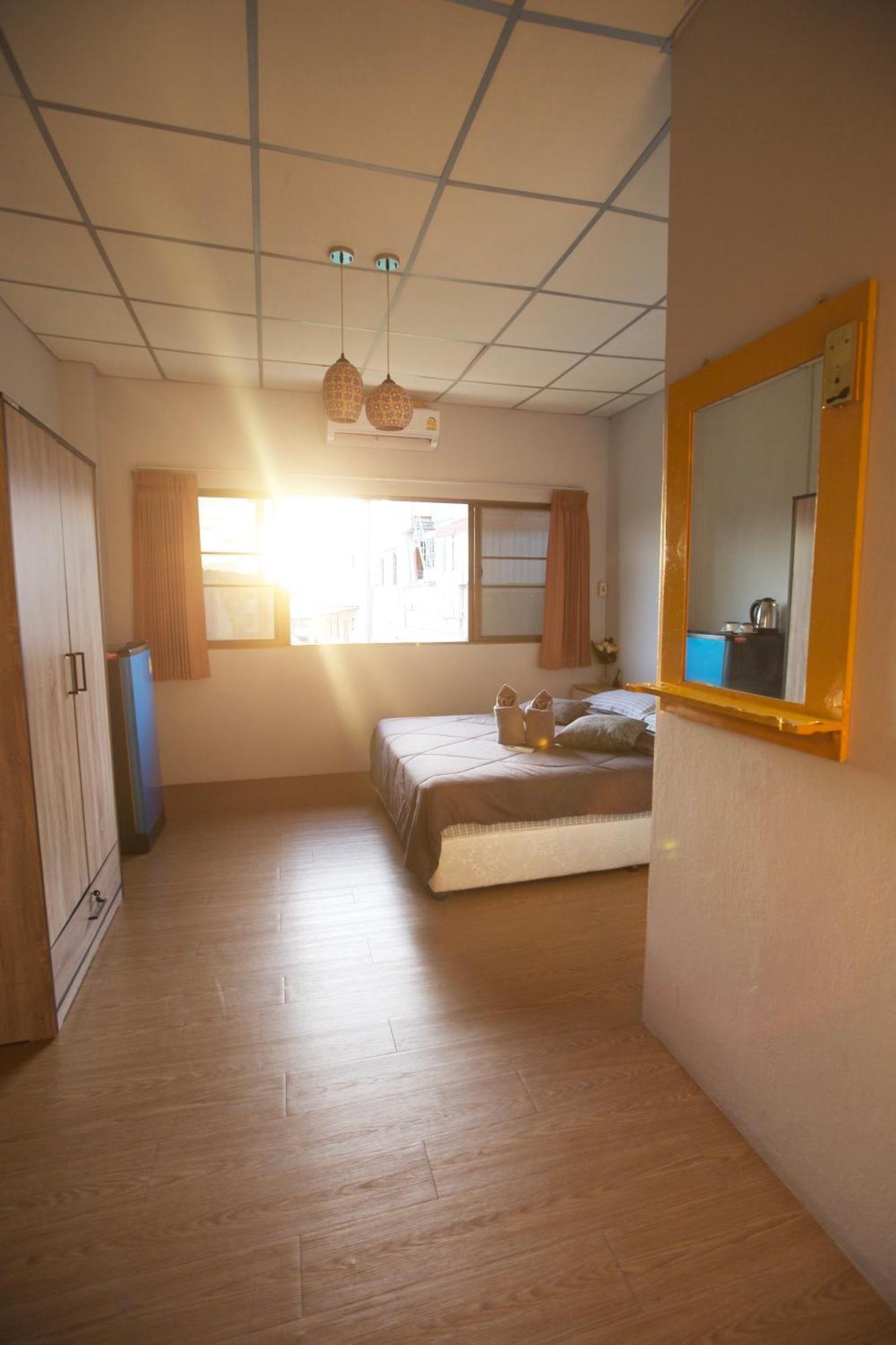Holiday Phangan - Hostel & Bar ท้องศาลา ภายนอก รูปภาพ